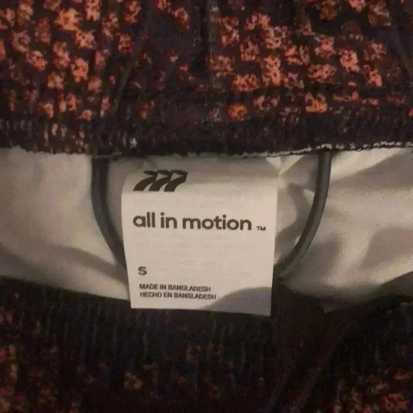 NWT All In Motion Training Shorts Size Small Maroon - Picture 4 of 5